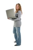 Una bella ragazza teenager di sedici anni con il computer portatile Fotografia Stock Libera da Diritti Una bella ragazza teenager di sedici anni con il computer portatile Fotografia Stock Libera da Diritti