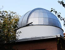 Una bóveda para un telescopio neutoniano imagen de archivo Una bóveda para un telescopio neutoniano imagen de archivo