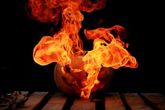 Una calabaza peligrosa muy peligrosa de Halloween, con una mirada severa Foto de archivo libre de regalías Una calabaza peligrosa muy peligrosa de Halloween, con una mirada severa Foto de archivo libre de regalías