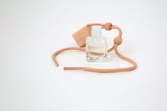 Une belle bouteille de l'eau de toilette photographie stock libre de droits Une belle bouteille de l'eau de toilette photographie stock libre de droits