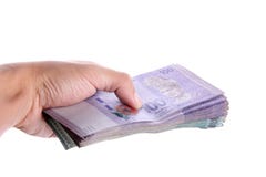 Une main donnant une pile de ringgit malaisien Image libre de droits Une main donnant une pile de ringgit malaisien Image libre de droits