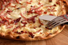 Une pizza française images libres de droits Une pizza française images libres de droits