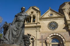 Une statue du saint patron pour lequel le St Francis de la cathédrale d'Assisi en Santa Fe, nanomètre a été appelé photos libres de droits Une statue du saint patron pour lequel le St Francis de la cathédrale d'Assisi en Santa Fe, nanomètre a été appelé photos libres de droits