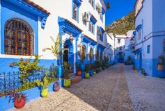 Une ville magique de conte de fées de couleur merveilleuse image stock Une ville magique de conte de fées de couleur merveilleuse image stock