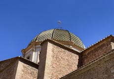 Une vue aérienne d'un clocher espagnol d'église images libres de droits Une vue aérienne d'un clocher espagnol d'église images libres de droits