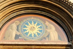 Une vue de St Anthony Basilica dimanche - un détail sur les portes d'entrée - Padoue, Italie images stock Une vue de St Anthony Basilica dimanche - un détail sur les portes d'entrée - Padoue, Italie images stock