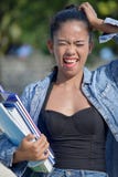 Une étudiante soucieuse images libres de droits Une étudiante soucieuse images libres de droits