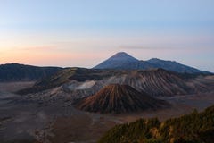 Unglaubliche Ansicht in Nationalpark Bromo-Tengger-Semeru lizenzfreie stockbilder Unglaubliche Ansicht in Nationalpark Bromo-Tengger-Semeru lizenzfreie stockbilder