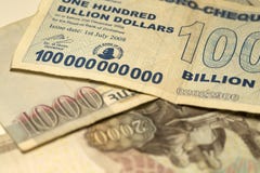 Unikalny Zimbabwe hiperinflaci banknot sto miliard dolary w szczególe, 2008 zdjęcie stock Unikalny Zimbabwe hiperinflaci banknot sto miliard dolary w szczególe, 2008 zdjęcie stock