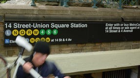 Union Square NYC Sign New York City People Street Trendy Busy Manhattan stock photography Union Square NYC Sign New York City People Street Trendy Busy Manhattan stock photography