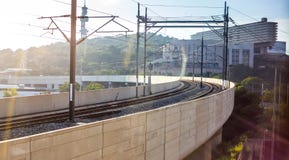 Unisa-Gebäude und Gautrain-Linie stockbild Unisa-Gebäude und Gautrain-Linie stockbild