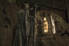 Unter Oberflächen-Hall stellt Wieliczka-Salzbergwerk Krakau Polen dar lizenzfreie stockfotos Unter Oberflächen-Hall stellt Wieliczka-Salzbergwerk Krakau Polen dar lizenzfreie stockfotos