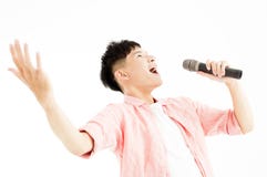 Uomo che canta al microfono Fotografie Stock Uomo che canta al microfono Fotografie Stock