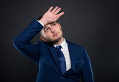 Uomo d'affari bello che ha emicrania immagine stock Uomo d'affari bello che ha emicrania immagine stock