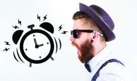 Uomo dei pantaloni a vita bassa che grida verso un orologio fotografie stock libere da diritti Uomo dei pantaloni a vita bassa che grida verso un orologio fotografie stock libere da diritti