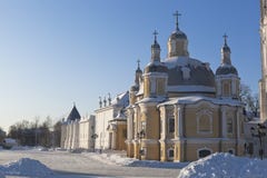 Uppståndelsedomkyrka på Kremlfyrkanten i den Vologda staden royaltyfri bild Uppståndelsedomkyrka på Kremlfyrkanten i den Vologda staden royaltyfri bild