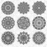 Uppsättning av den abstrakta designbeståndsdelen Runda mandalas i vektor Grafisk mall för din design Dekorativ retro prydnad teck vektor illustrationer Uppsättning av den abstrakta designbeståndsdelen Runda mandalas i vektor Grafisk mall för din design Dekorativ retro prydnad teck vektor illustrationer