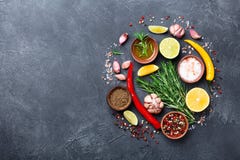 Uppsättning av kryddor och örter på svart bästa sikt för stentabell Ingredienser för matlagning många bakgrundsklimpmat meat myck arkivfoton Uppsättning av kryddor och örter på svart bästa sikt för stentabell Ingredienser för matlagning många bakgrundsklimpmat meat myck arkivfoton