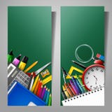 Uppsättning av två vertikala baner med skolatillförsel stock illustrationer Uppsättning av två vertikala baner med skolatillförsel stock illustrationer