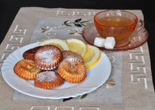 Urd μπισκότα Ð ¡ και ένα φλυτζάνι του τσαγιού στοκ εικόνα Urd μπισκότα Ð ¡ και ένα φλυτζάνι του τσαγιού στοκ εικόνα