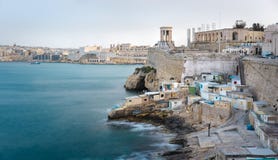 Uroczysty schronienie widok z Valletta nadbrzeżem, Malta obraz stock Uroczysty schronienie widok z Valletta nadbrzeżem, Malta obraz stock