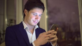 Uso de charla del uso del hombre de negocios metrajes Uso de charla del uso del hombre de negocios metrajes