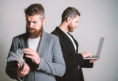 Usos que se convierten Tecnolog?a de Digitaces Negocio de las TIC Negocio en l?nea Gane a dinero el negocio en l?nea Saben a fotos de archivo Usos que se convierten Tecnolog?a de Digitaces Negocio de las TIC Negocio en l?nea Gane a dinero el negocio en l?nea Saben a fotos de archivo
