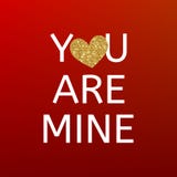 Usted es el mío tarjeta roja del día de tarjetas del día de San Valentín con el corazón del brillo del oro Tarjeta greating de la stock de ilustración Usted es el mío tarjeta roja del día de tarjetas del día de San Valentín con el corazón del brillo del oro Tarjeta greating de la stock de ilustración