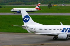 UTair Airline Boeing 737-500 aircraft and British Airways Airbus A320-232 aircraft in Pulkovo International airport in Saint-Pete royalty free stock images UTair Airline Boeing 737-500 aircraft and British Airways Airbus A320-232 aircraft in Pulkovo International airport in Saint-Pete royalty free stock images