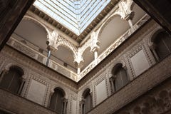 uteplats verkliga sevilla för alcazar de el en lasmunecas royaltyfri foto uteplats verkliga sevilla för alcazar de el en lasmunecas royaltyfri foto