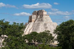 uxmal majski mexic ostrosłup zdjęcie stock uxmal majski mexic ostrosłup zdjęcie stock