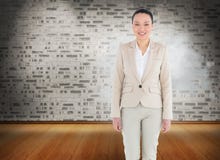 Uśmiechnięty azjatykci bizneswomanu odprowadzenie Obrazy Royalty Free Uśmiechnięty azjatykci bizneswomanu odprowadzenie Obrazy Royalty Free