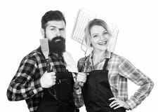 va in bicicletta il fine settimana del padre della famiglia dei bambini Barbecue di picnic alimento che cucina ricetta Coppie in fotografia stock libera da diritti va in bicicletta il fine settimana del padre della famiglia dei bambini Barbecue di picnic alimento che cucina ricetta Coppie in fotografia stock libera da diritti