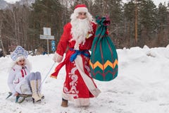 Vacances de zimovka d'Altaiskaya - le premier jour de l'hiver photos libres de droits Vacances de zimovka d'Altaiskaya - le premier jour de l'hiver photos libres de droits