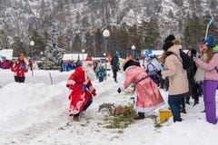 Vacances de zimovka d'Altaiskaya - le premier jour de l'hiver photos libres de droits Vacances de zimovka d'Altaiskaya - le premier jour de l'hiver photos libres de droits