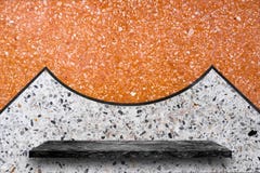 Vacie el top de estantes de piedra de mármol negros en fondo del terrazo, imágenes de archivo libres de regalías Vacie el top de estantes de piedra de mármol negros en fondo del terrazo, imágenes de archivo libres de regalías