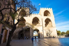 VALENCIA, ESPAÑA - 15 de noviembre de 2017: Serranos medieval se eleva puerta de la ciudad en Valencia histórica, España Foto de archivo VALENCIA, ESPAÑA - 15 de noviembre de 2017: Serranos medieval se eleva puerta de la ciudad en Valencia histórica, España Foto de archivo
