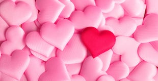 Valentinsgruß `s Tag Feiertagszusammenfassungsrosa Valentinsgrußhintergrund mit Satinherzen Zu küssen Mann und Frau ungefähr lizenzfreies stockbild Valentinsgruß `s Tag Feiertagszusammenfassungsrosa Valentinsgrußhintergrund mit Satinherzen Zu küssen Mann und Frau ungefähr lizenzfreies stockbild