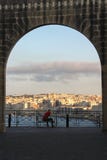 Man sit on bench in arch in Lower Barrakka Gardens during sunset royalty free stock images Man sit on bench in arch in Lower Barrakka Gardens during sunset royalty free stock images