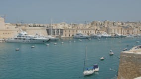 Valletta, Μάλτα στις 4 Ιουλίου 2016 Βάρκες και σκάφη στο λιμένα απόθεμα βίντεο Valletta, Μάλτα στις 4 Ιουλίου 2016 Βάρκες και σκάφη στο λιμένα απόθεμα βίντεο