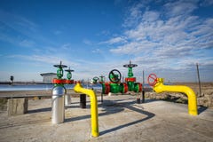 Valvola dell'olio nell'industria petrolifera fotografia stock libera da diritti Valvola dell'olio nell'industria petrolifera fotografia stock libera da diritti