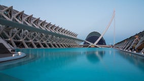Valência, Espanha - 28 de abril de 2019: Cidade dos ciencias dos las de Ciudad de las artes y das artes e das ciências, projetada imagem de stock Valência, Espanha - 28 de abril de 2019: Cidade dos ciencias dos las de Ciudad de las artes y das artes e das ciências, projetada imagem de stock