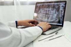 Van de de controle de Tandbehandeling van tandartsDental Mondelinge behandeling royalty-vrije stock fotografie Van de de controle de Tandbehandeling van tandartsDental Mondelinge behandeling royalty-vrije stock fotografie