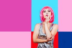 Van de van de het achtergrond haar zilveren kleding van het vrouwenmeisje roze de tederheidsdisco multicolored grafische rode bla stock afbeelding Van de van de het achtergrond haar zilveren kleding van het vrouwenmeisje roze de tederheidsdisco multicolored grafische rode bla stock afbeelding
