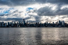 Van de de Stadshorizon van New York de Ochtendzon royalty-vrije stock afbeelding Van de de Stadshorizon van New York de Ochtendzon royalty-vrije stock afbeelding