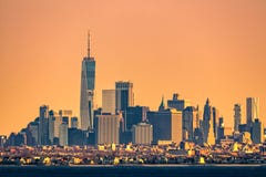 Van de de stijgingshorizon van New York de hoge stad van de stijgingsbrooklyn abd lage royalty-vrije stock foto's Van de de stijgingshorizon van New York de hoge stad van de stijgingsbrooklyn abd lage royalty-vrije stock foto's