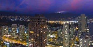 Vancouver F. KR. Cityscape på skymningpanorama royaltyfri foto Vancouver F. KR. Cityscape på skymningpanorama royaltyfri foto