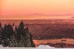 Vancouver sikt från skogshönsberget i norr Vancouver, F. KR., Kanada royaltyfri foto Vancouver sikt från skogshönsberget i norr Vancouver, F. KR., Kanada royaltyfri foto