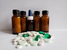 varietà di medicine in bottiglie, capsule e compresse, fondo e struttura fotografia stock varietà di medicine in bottiglie, capsule e compresse, fondo e struttura fotografia stock