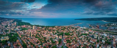 Varna flyg- surrsikt för Bulgarien Härlig panorama av seascap arkivfoto Varna flyg- surrsikt för Bulgarien Härlig panorama av seascap arkivfoto